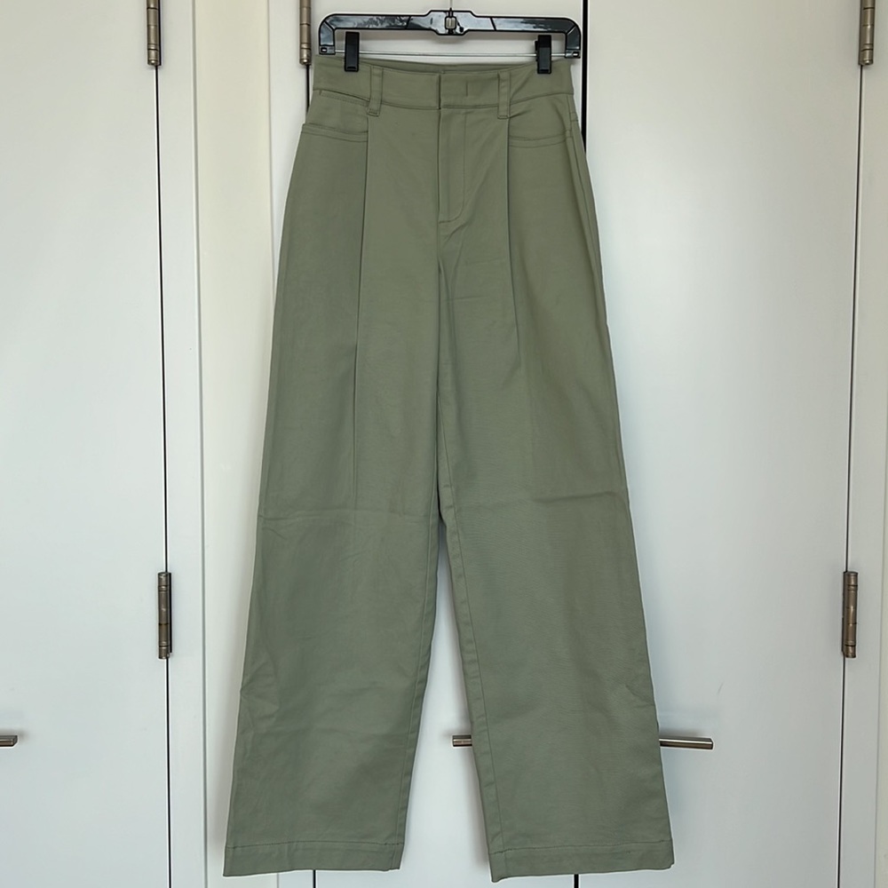 Vince Pleated, Wide Leg Pant in Pale Green